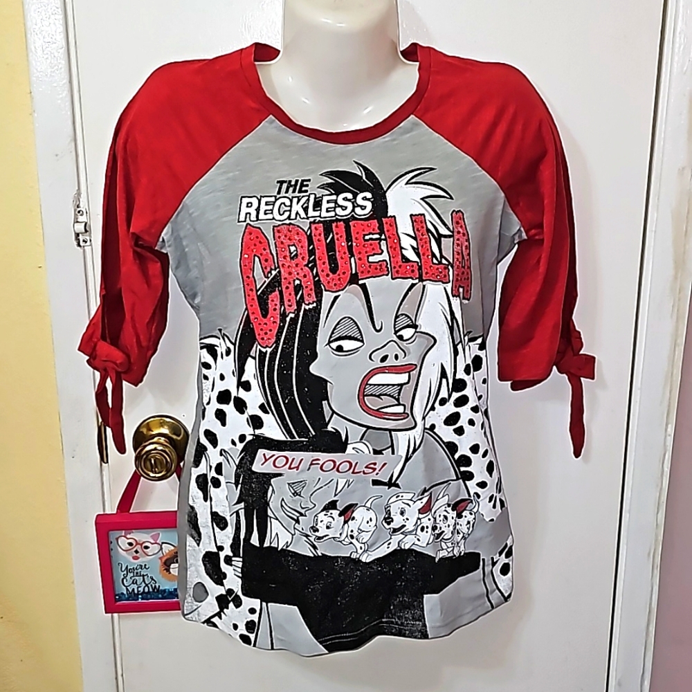 Disney parks Cruella top 101 dalmatians graphic print shirt bow detail. B20